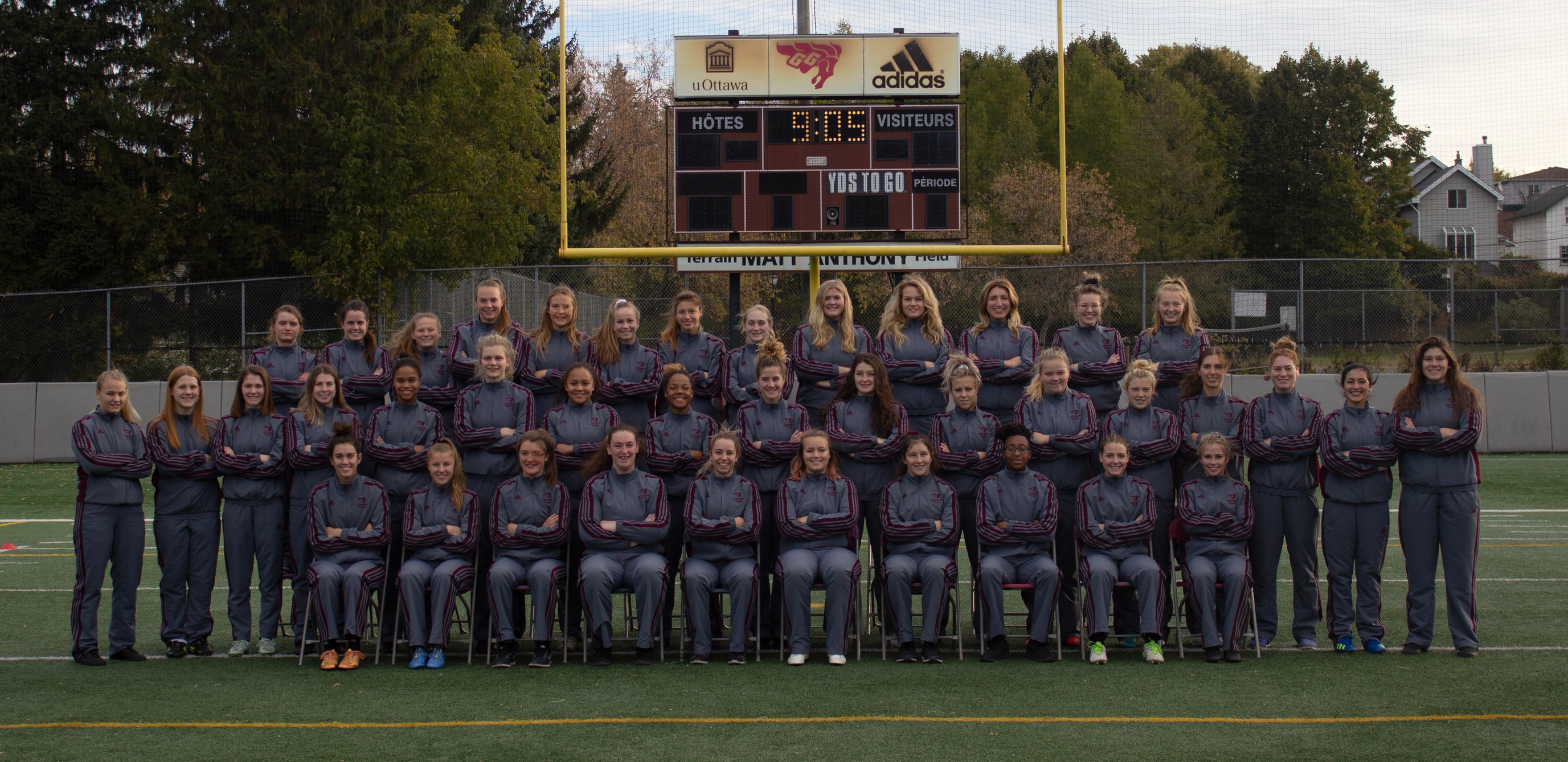 2018 Gee-Gees women's rugby team photo, taken on Matt Anthony Field.